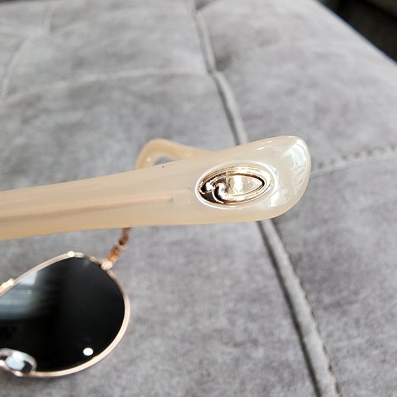 NWT Oscar de la Renta Aviator Sunglasses main image 4